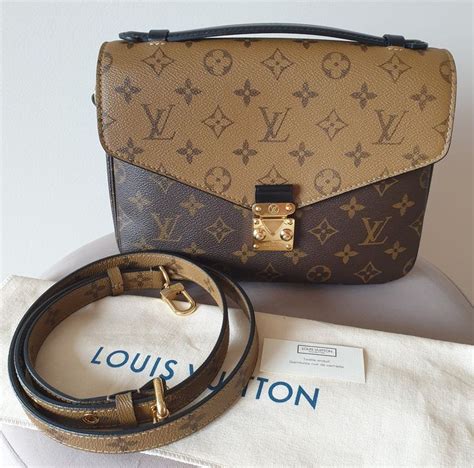 Louis Vuitton pochette metis mono